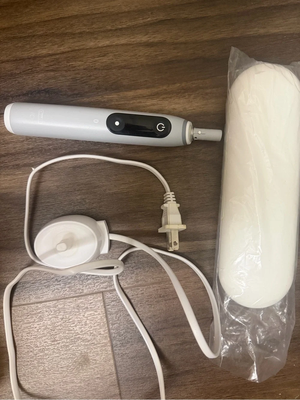 Electric Oral Care Handle in Light Gray iO6